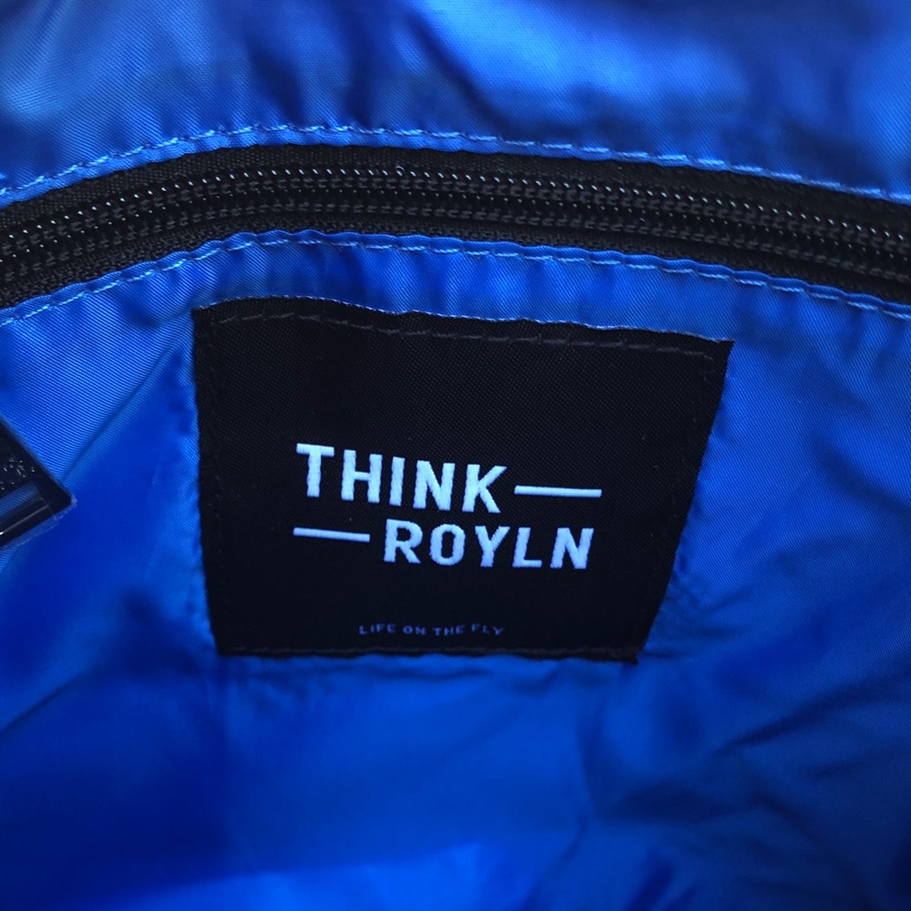 NWT THINK ROYLN Blue Patent Crossbody w/Fashion Strap - Picture 7 of 9